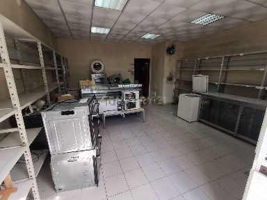 Espaço comercial à venda na Rua Ilha de São Tomé, 33