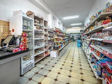 Espaço comercial à venda no Largo dos Caeiros, 75