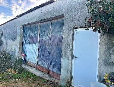 Armazém à venda na Rua Estuário do Sado