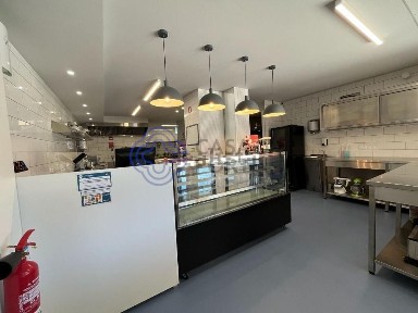 Espaço comercial à venda na Coimbrões