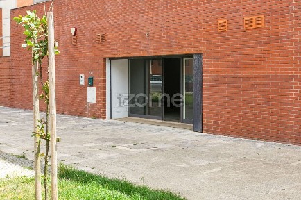 Espaço comercial à venda na Avenida das Ribeiras, 614