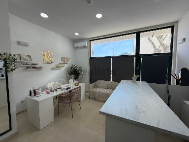 Espaço comercial à venda na Rua Américo da Silva Marinho