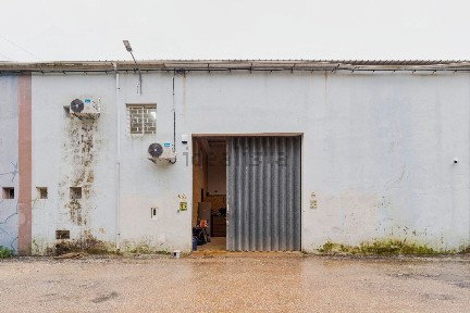Armazém à venda na Estrada da Baixa de Palmela., 1