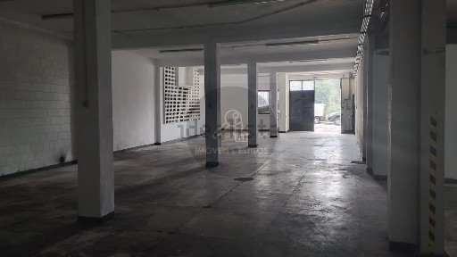 Espaço comercial ou armazém à venda na Sendim - Bouças