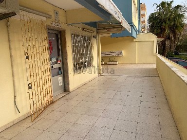 Espaço comercial à venda na Rua Leonor de Eça s/n