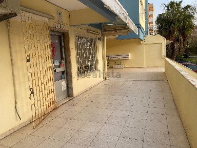 Espaço comercial à venda na Rua Leonor de Eça s/n
