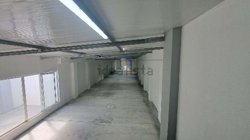Armazém à venda na Rua dos Açores