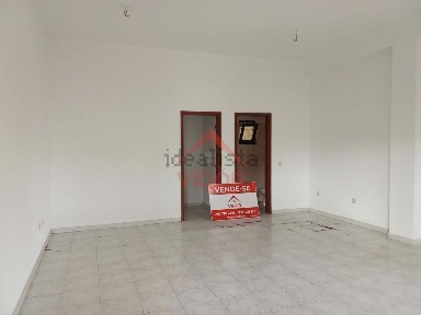 Espaço comercial à venda na Baixa da Banheira