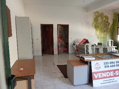 Espaço comercial à venda na Baixa da Banheira