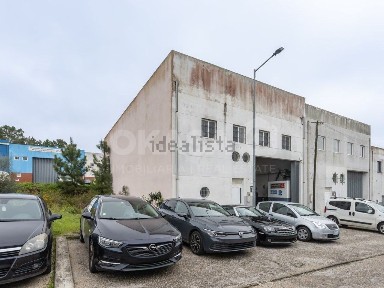 Armazém à venda na Estrada Varzinha