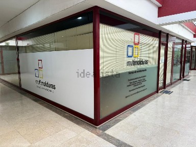 Espaço comercial à venda na Rua de Soares dos Reis