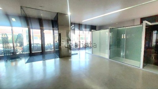 Espaço comercial à venda na Rua da Mariadeira