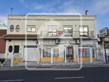 Espaço comercial à venda na Rua Luís de Camões, 9 a