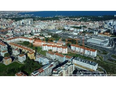 Espaço comercial à venda no Parque da Paz - Alfeite
