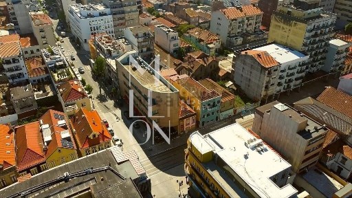 Espaço comercial à venda na Rua de Brito Capelo s/n