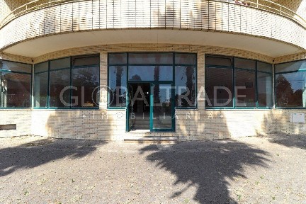 Espaço comercial ou armazém à venda na Praia