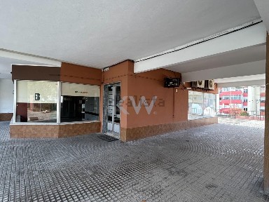 Espaço comercial à venda na Rua Bélgica s/n