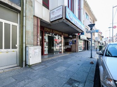 Espaço comercial à venda na Rua do Marquês de Sá da Bandeira, 323