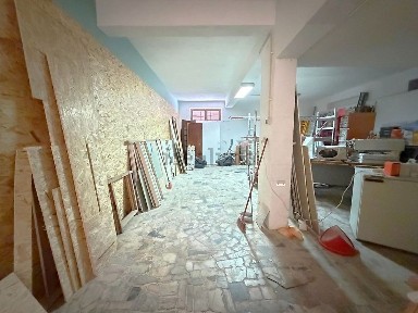 Armazém à venda na Rua do Convento