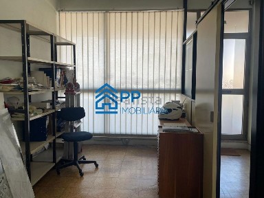 Espaço comercial à venda no Monte de Burgos