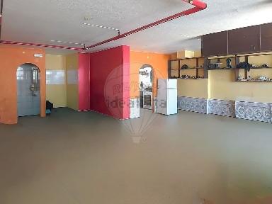 Espaço comercial à venda na Rua Moinho