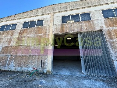 Armazém à venda na Venda do Alcaide