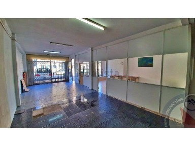 Espaço comercial à venda na Rua António Feliciano de Castilho, 375