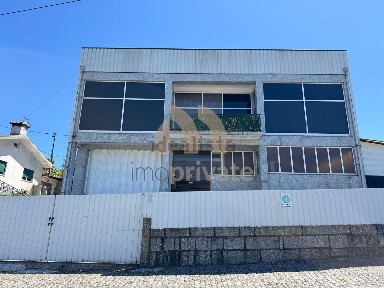 Espaço comercial ou armazém à venda em Raimonda