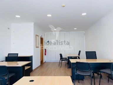 Espaço comercial ou armazém à venda em Sines