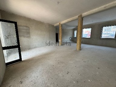Espaço comercial à venda na Rua Miguel Torga, 17