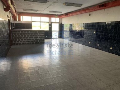 Espaço comercial à venda em Casa da Música