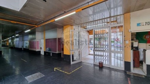 Espaço comercial à venda no Cais de Gaia