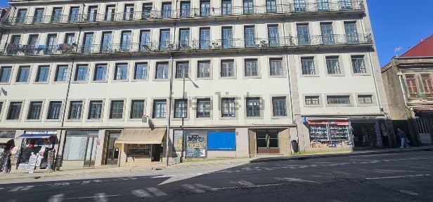 Espaço comercial à venda na Rua de Saraiva de Carvalho, 37
