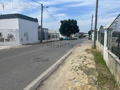 Armazém à venda na Rua Eugénio dos Santos s/n