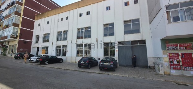 Armazém à venda na Cruz de Pau