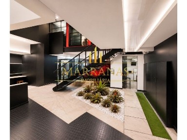 Espaço comercial à venda na Rua do Bonjardim