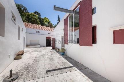 Armazém à venda no Largo da Boavista