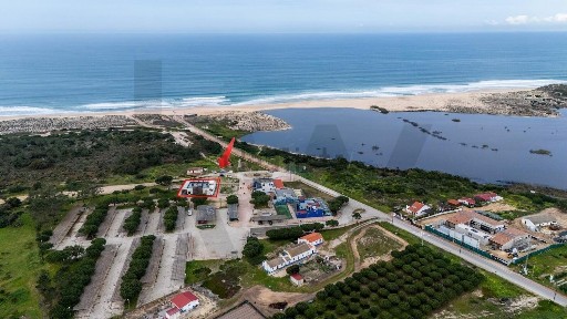 Espaço comercial à venda na Estrada da Praia de Melides s/n