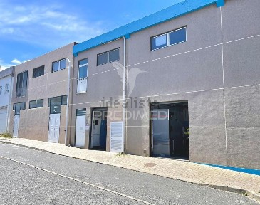 Espaço comercial ou armazém à venda em Sines