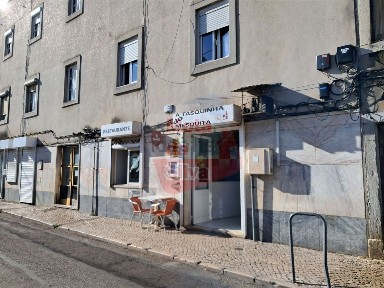 Espaço comercial à venda na Cova da Piedade