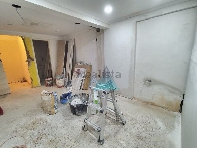 Espaço comercial à venda no Vale de Milhaços