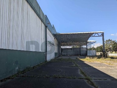 Armazém à venda na Rua do Esteiro das Raparigas, 18
