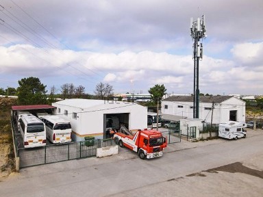 Armazém à venda na Rua António Pedro de Mendonça