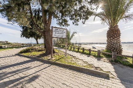 Espaço comercial à venda na Rua Dom Nuno Álvares Pereira