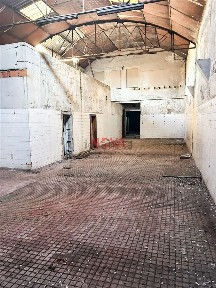 Armazém à venda em Milheirós