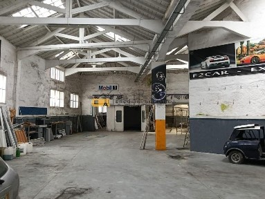 Armazém à venda na Estação