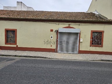 Espaço comercial à venda em Sarilhos Grandes