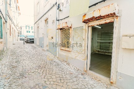 Espaço comercial ou armazém à venda na Rua São João s/n
