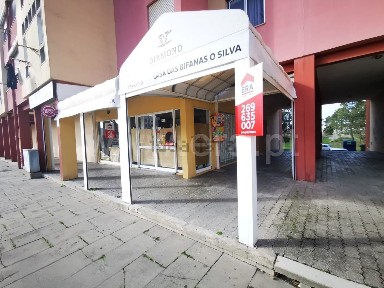 Espaço comercial à venda em Santo André (Santiago do Cacém)