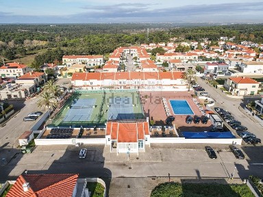 Armazém à venda na Rua Duques de Aveiro